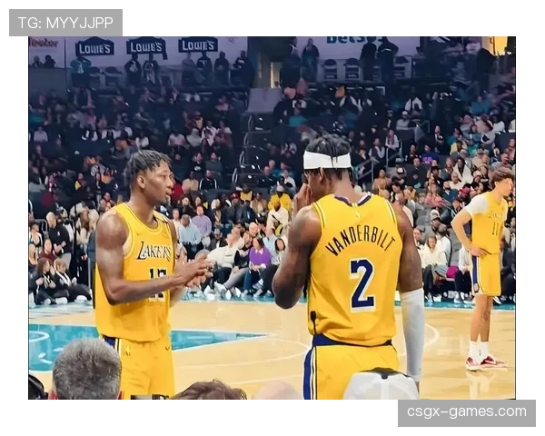 魔术师约翰逊挡拆组织效率提升显著，带动湖人关键回合掌控